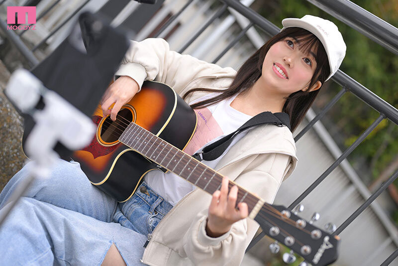 【PG电子】[MIFD-724]实在太穷了！街头歌手白宫萌牙一咬就拍A片惹！